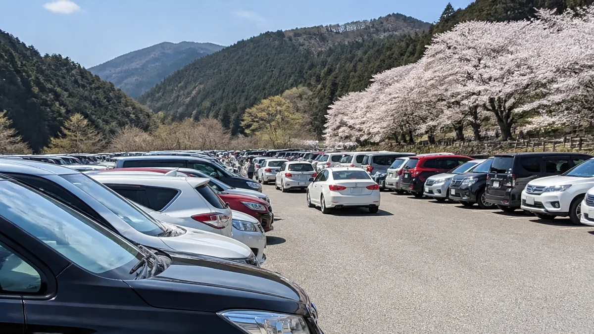 700台の駐車場はいつ満車になる？｜整理料金と停め方のコツの解説画像