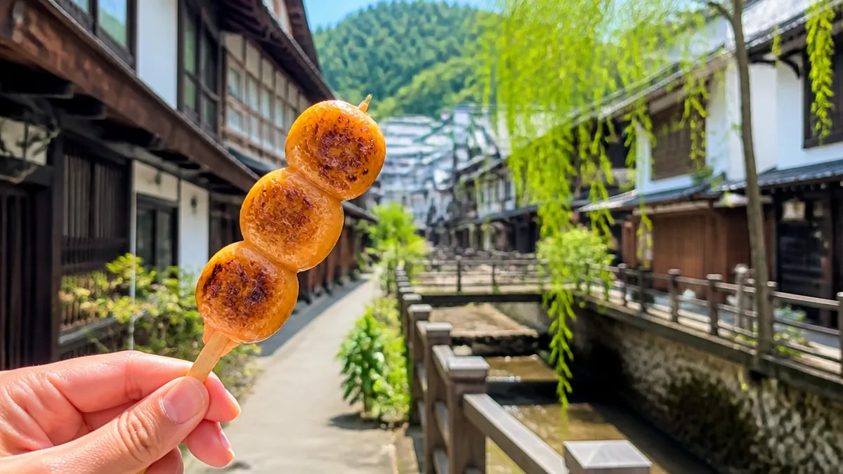 なぜ郡上八幡の食べ歩きは城下町歩きと相性がいいのかの解説画像