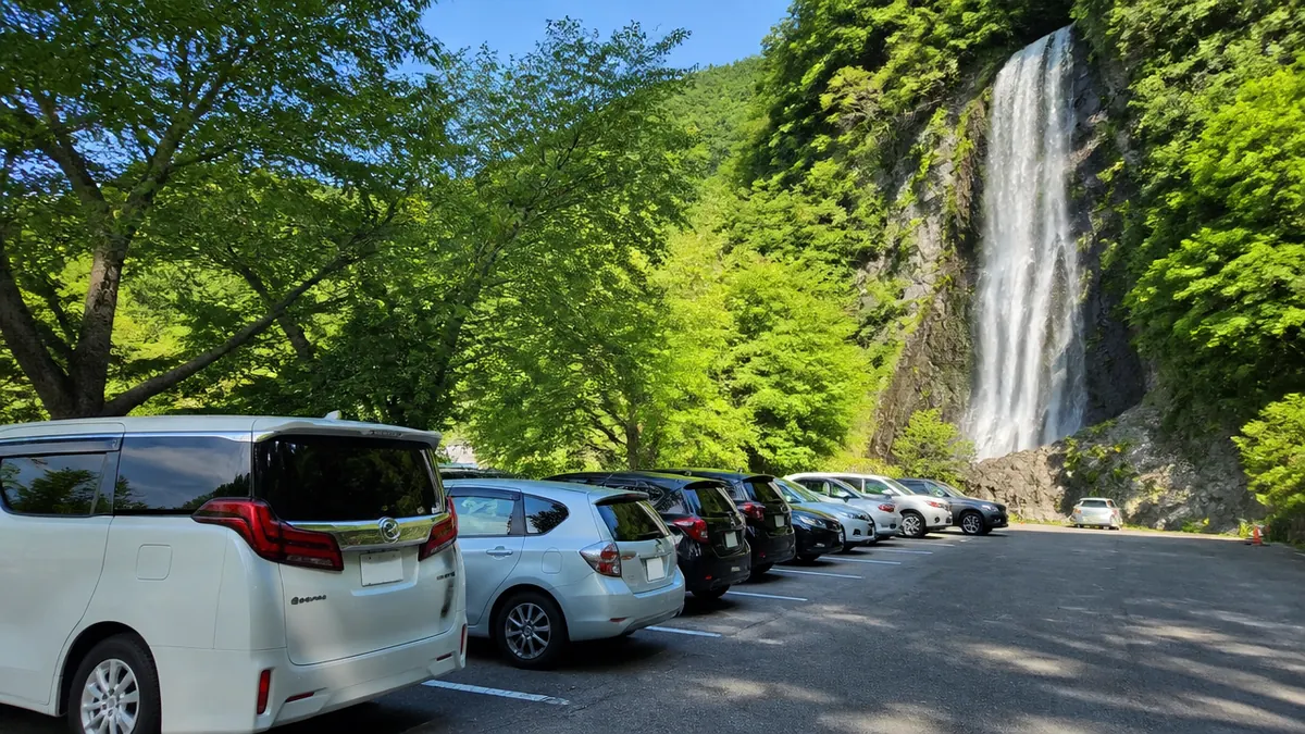 伊吹の滝の駐車場は無料20台｜場所・料金・トイレの基本情報の解説画像