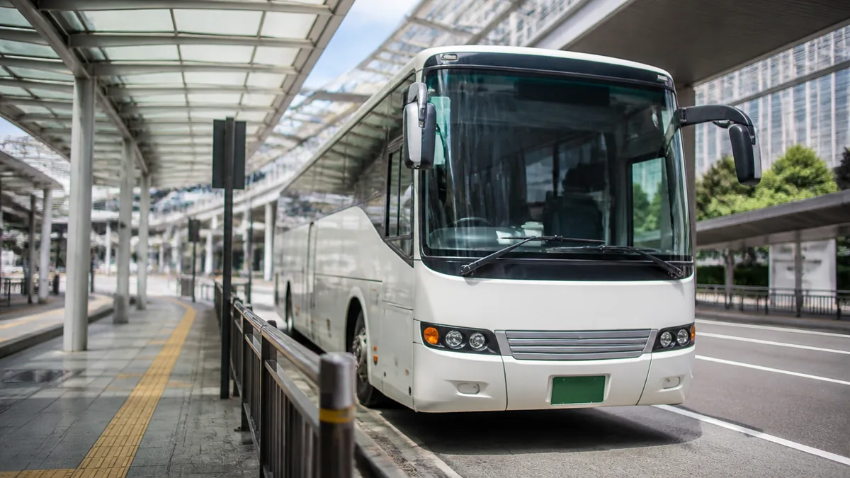 岐阜駅バス乗り場は2つの駅で迷わない｜JR・名鉄15のりばと高山行き高速バス完全ガイドのアイキャッチ画像