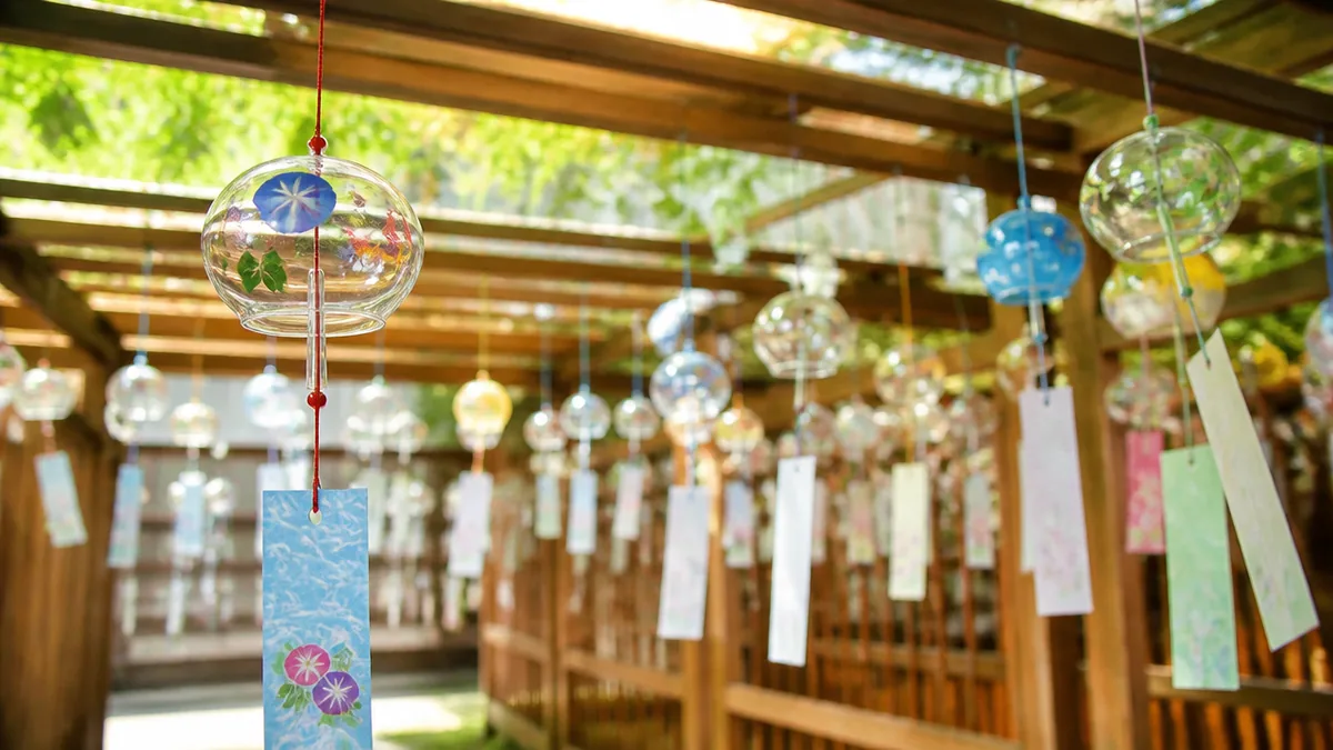 夏は風鈴6,000個・秋は和傘300本｜季節で表情を変えるイベントの解説画像