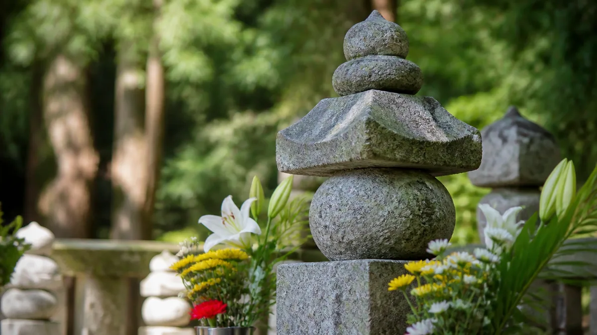 明智光秀の墓はなぜ全国に点在するのか?|首・胴・供養がバラバラに眠る理由の解説画像
