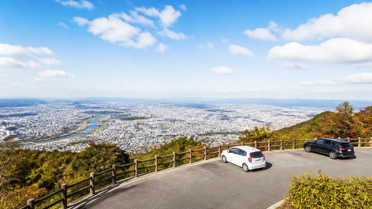 金華山ドライブウェイ第2展望台とは？加納山の斜面に開けた穴場ビューの解説画像
