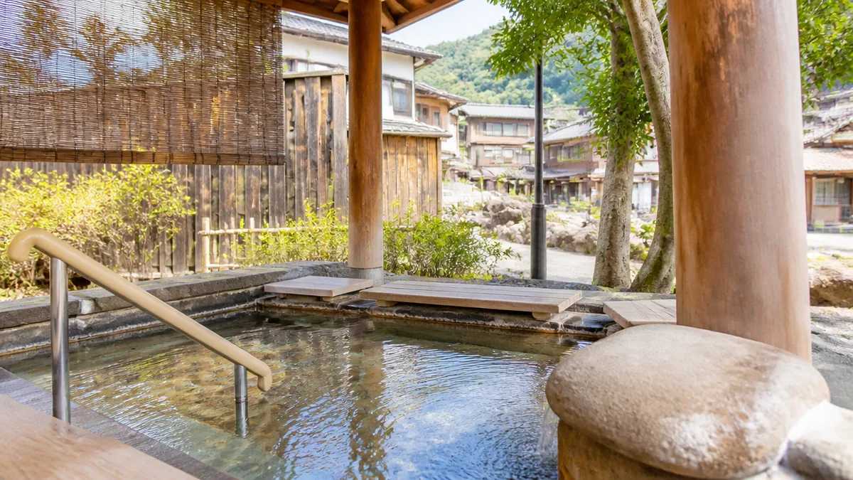 田の神の足湯とは?下呂の森地区に24時間無料で浸かれる東屋の解説画像