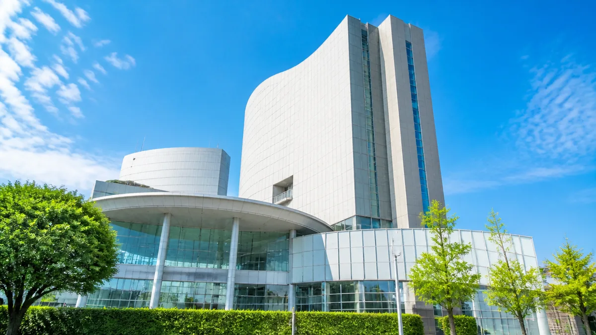 大垣フォーラムホテル（Ogaki Forum Hotel）は水都に建つ黒川紀章建築の解説画像