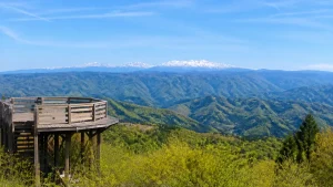 笹平高原の展望台は白山と御嶽山を望む穴場｜銀河ライン5kmの絶景ドライブ完全ガイドのアイキャッチ画像