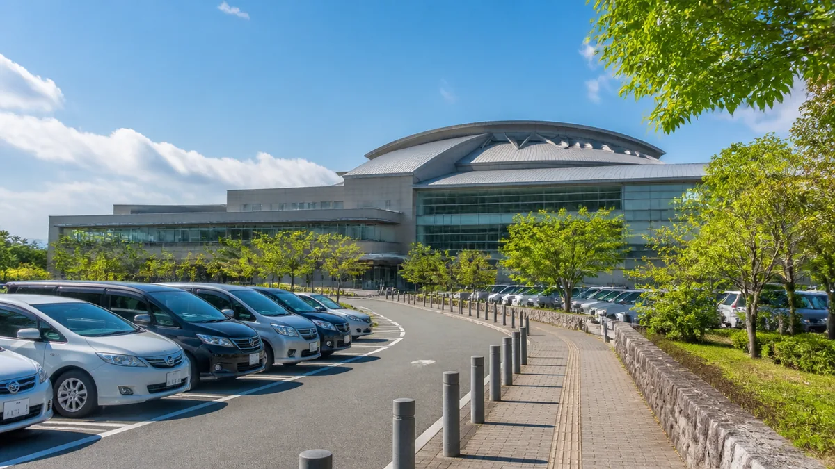 到着から開演までの90分をどう使う？｜駐車場437台と館内サービスの実際の解説画像