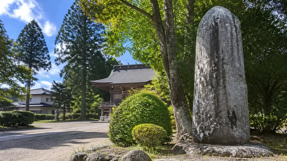 島津義弘陣跡はどこにある？｜神明神社の裏に立つ石碑と駐車場4台の現在地の解説画像