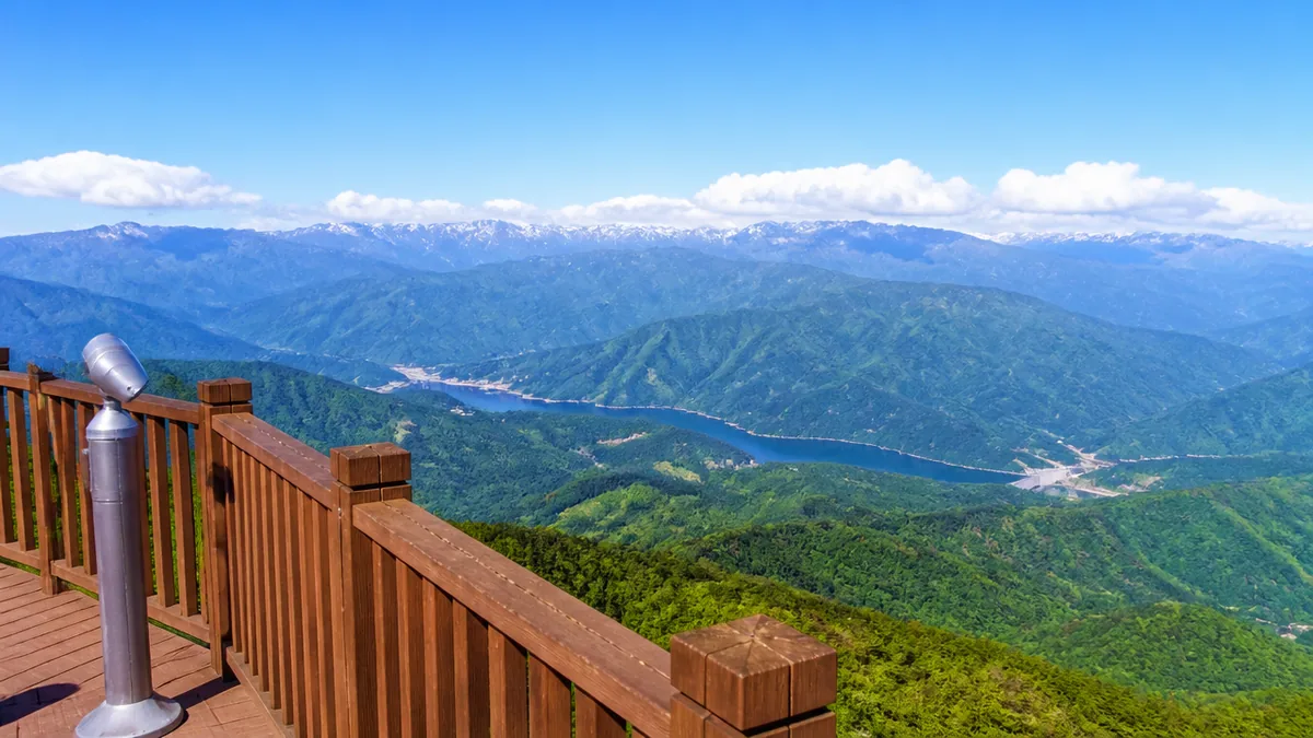 坂内の展望台といえば貝月山｜標高1,234mの山頂に立つ360度パノラマの解説画像