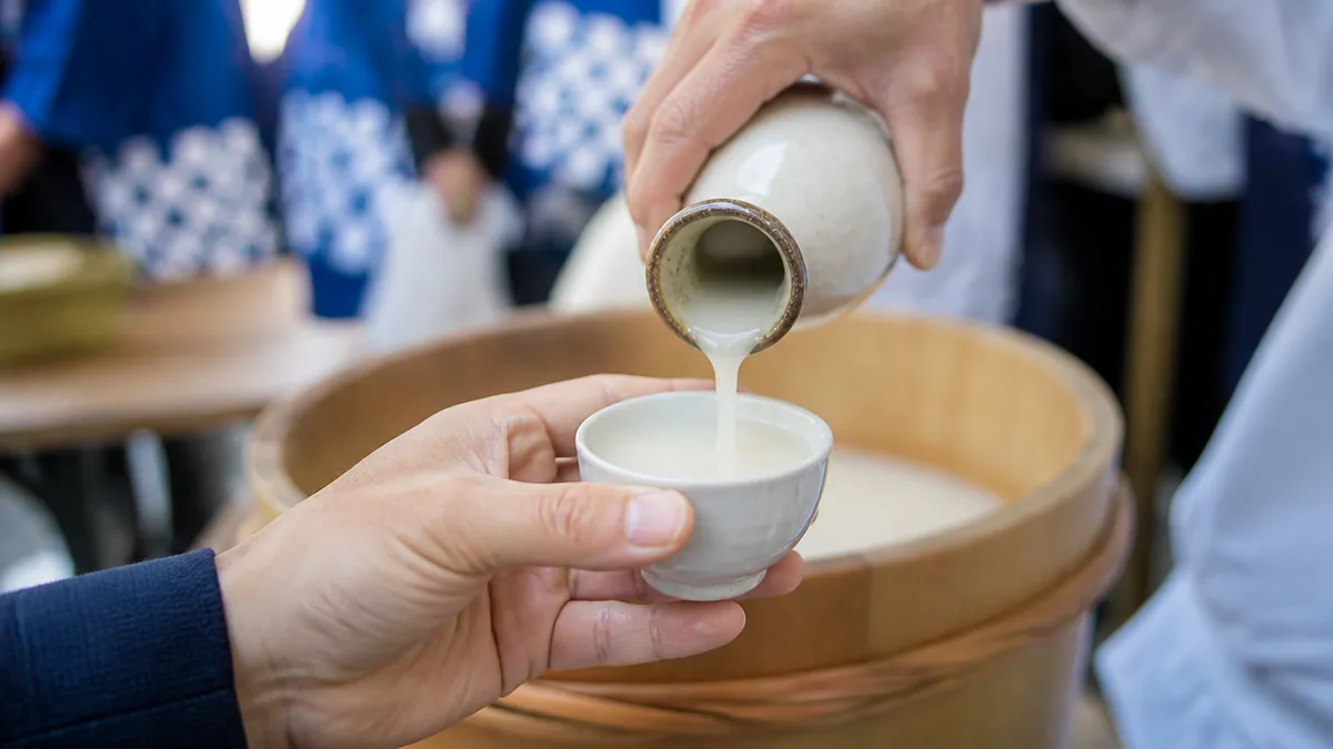振る舞いを受けるには盃がいる？｜当日の作法と立ち回りの解説画像