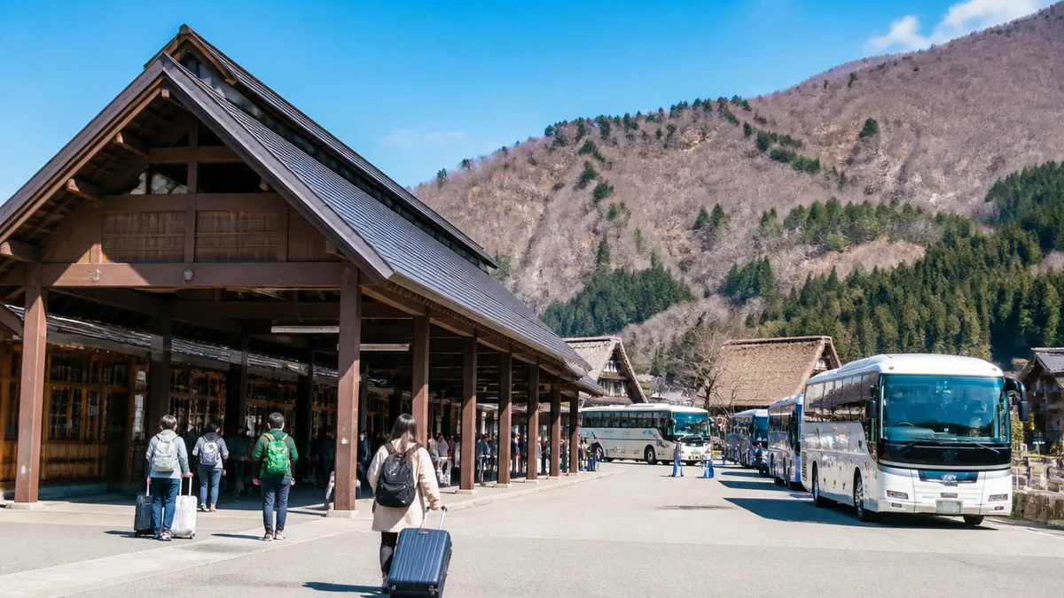 白川郷バスターミナルは荻町交差点に立つ村の玄関口の解説画像