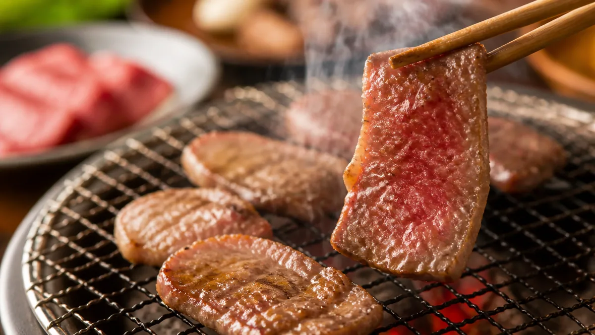 車で20分の寄り道が効く。山あいの隠れ家と炭火の焼肉の解説画像