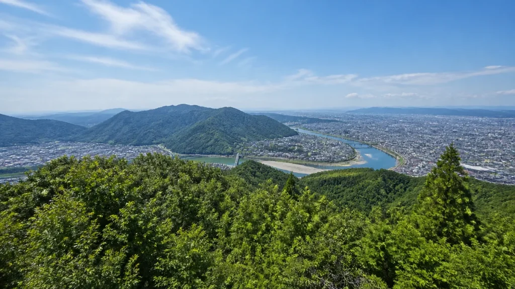 長良川展望台は古津から約70分の尾根に｜金華山を望む8kmのコースと駐車場・道迷い対策のアイキャッチ画像